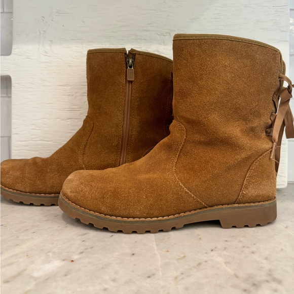 Ugg Boots with tie up back Size 6 in Chestnut - Picture 3 of 7